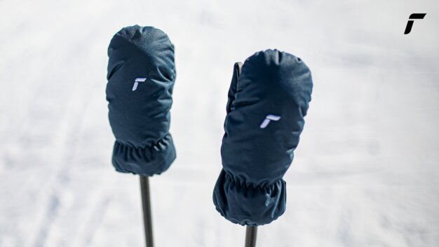 Ski gloves or mittens what s better INTERSPORT Rent